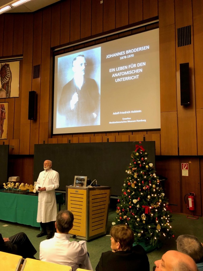 Wunderbare Weihnachtsvorlesung mit Prof. Holstein UKE Alumni